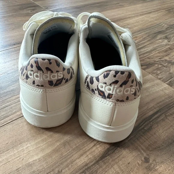 New adidas Womens White Sneakers with Leopard cheetah Accent superstars size 8.5 - Picture 5 of 6